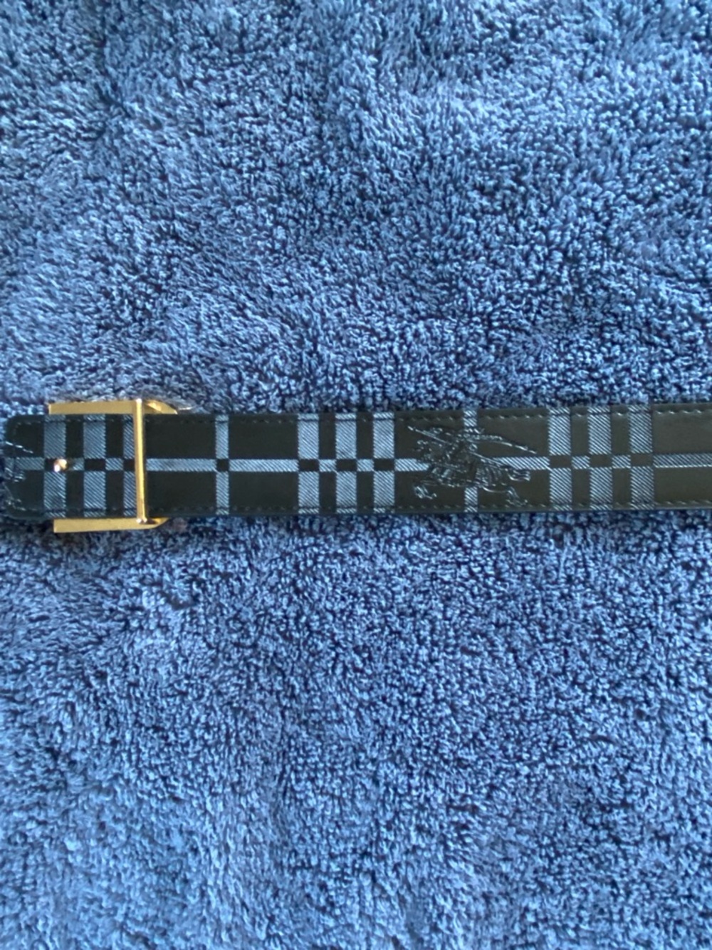 Reversable Burberry belt with gold “B” buckle. 115cm - Picture 5 of 8